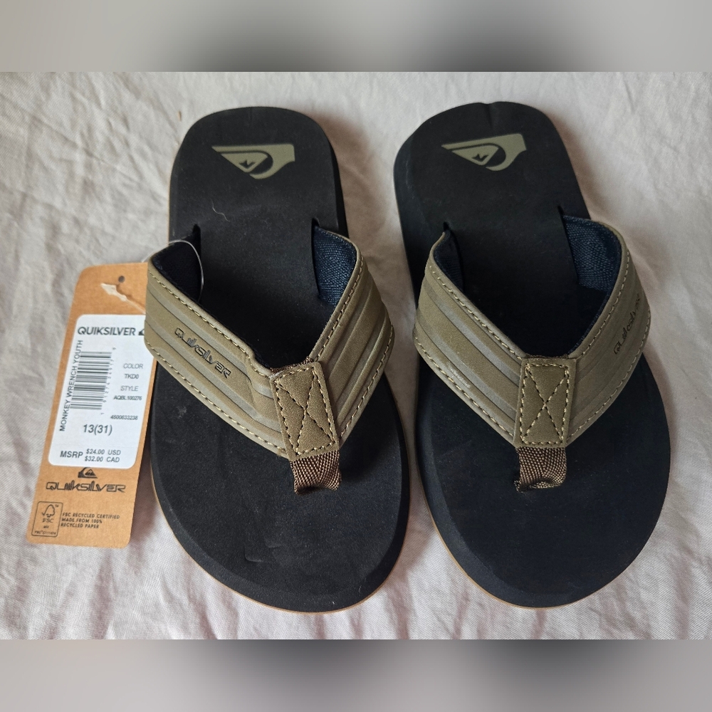 Kids Quicksilver Monkey Wrench flip flops. Size 13 Youth